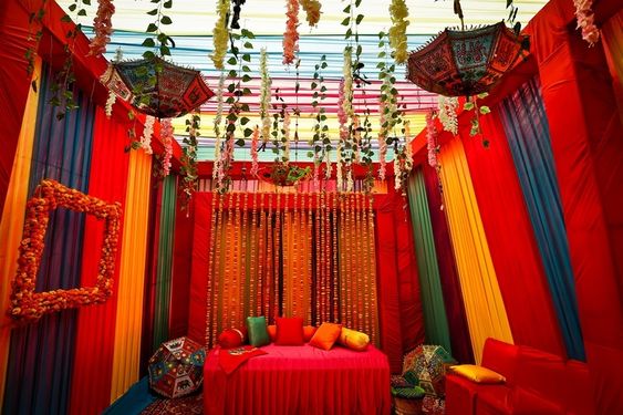 JyotsanaBisht2's tweet image. Colourful wedding decor? Yes, please! Check out the blog for 10 examples of colour wedding decor that will surely inspire you for your wedding!
.
For more details :
kamsshyam.com
kamsevents.com
+91 9821218863
Mail id : kamsevent@gmail.com
.
#eventdecor #eventz