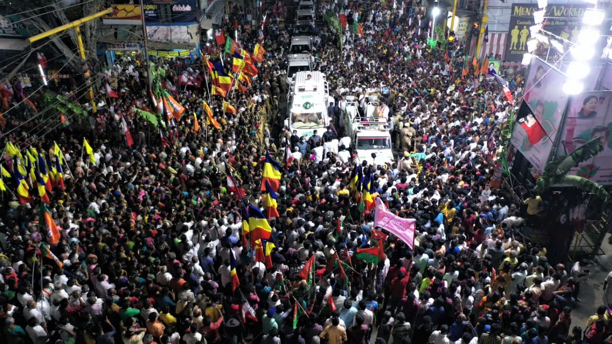 EPSTamilNadu's tweet photo. சாமானிய மக்களின் நிலையை அறிந்து 100 நாள் வேலை திட்டம்  இனி 150 நாட்களாக உயர்த்தப்படும். 

சாமானிய மக்களுக்கான அரசாக என்றும் அதிமுக அரசு இருக்கும். 

#தொடரட்டும்வெற்றிநடை  #VoteForADMK #TNElection2021 https://t.co/ga98ceppHR