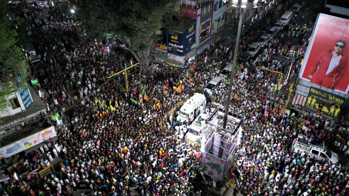 EPSTamilNadu's tweet photo. சாமானிய மக்களின் நிலையை அறிந்து 100 நாள் வேலை திட்டம்  இனி 150 நாட்களாக உயர்த்தப்படும். 

சாமானிய மக்களுக்கான அரசாக என்றும் அதிமுக அரசு இருக்கும். 

#தொடரட்டும்வெற்றிநடை  #VoteForADMK #TNElection2021 https://t.co/ga98ceppHR