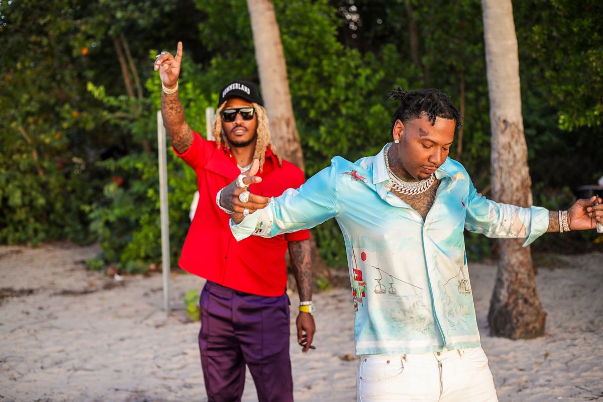 RapCaviar's tweet photo. Moneybagg &amp; Hendrix is music to our ears! Go listen to @MoneyBaggYo x @1future's new collab Hard For The Next https://t.co/6LiuLoWHC4 https://t.co/rWXyq3eKOL
