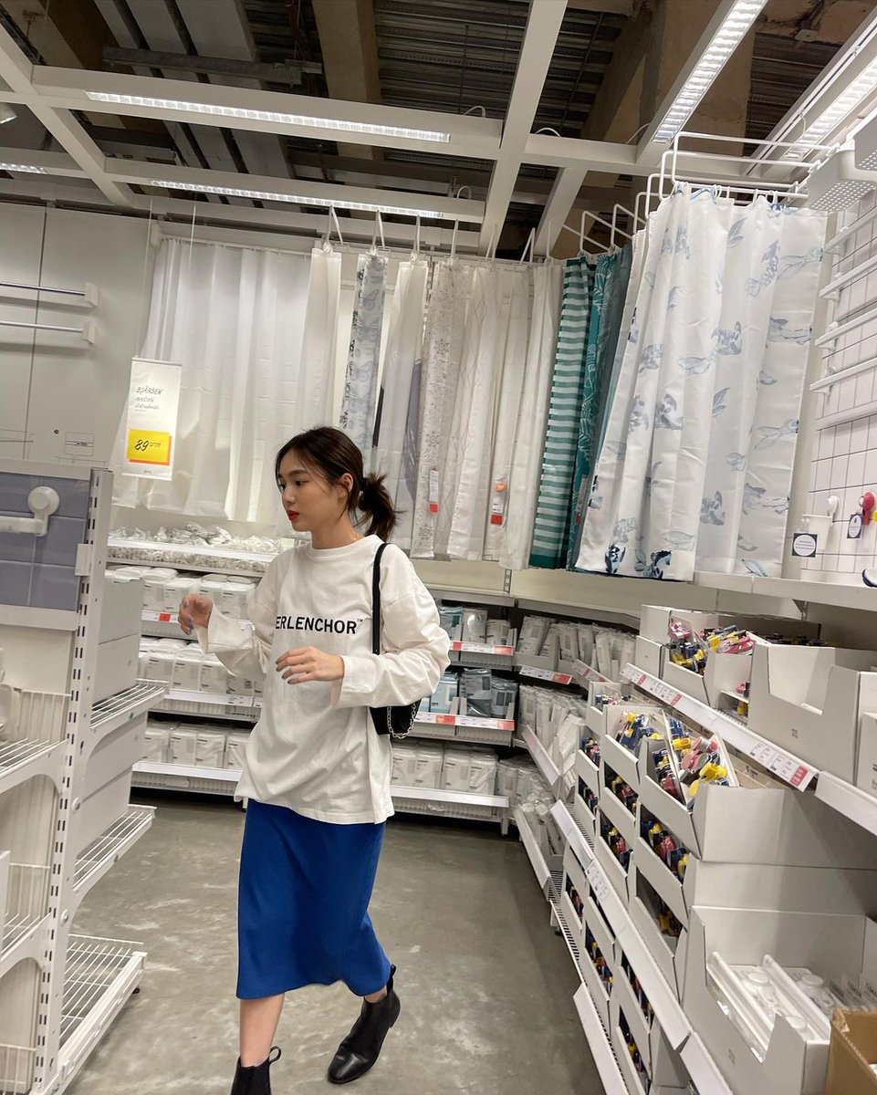 pattraneit's tweet photo. Just kidding, I'm saying the truth 555 This shirt is very comfortable to wear and also looks so casual! https://t.co/xFnWT0cODl