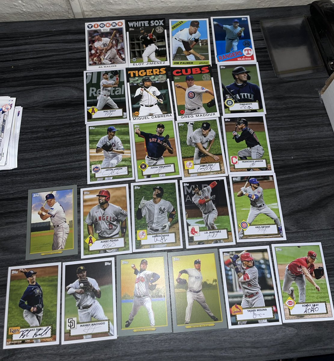 ColoradoCards_'s tweet photo. WHO NEEDS INSERTS?
$2 each
take lot for $25 + shipping
#trout #kaline #eloy #maddux #rc #degrom #insert #verlander #lindor #s1 #topps #judge #pujols #snell #machado #smoltz #pettitte #yankees #angels #whitesox #mariners #padres #tigers
@HobbyConnector @sports_sell @Hobby_Connect https://t.co/TfF2ckVneR