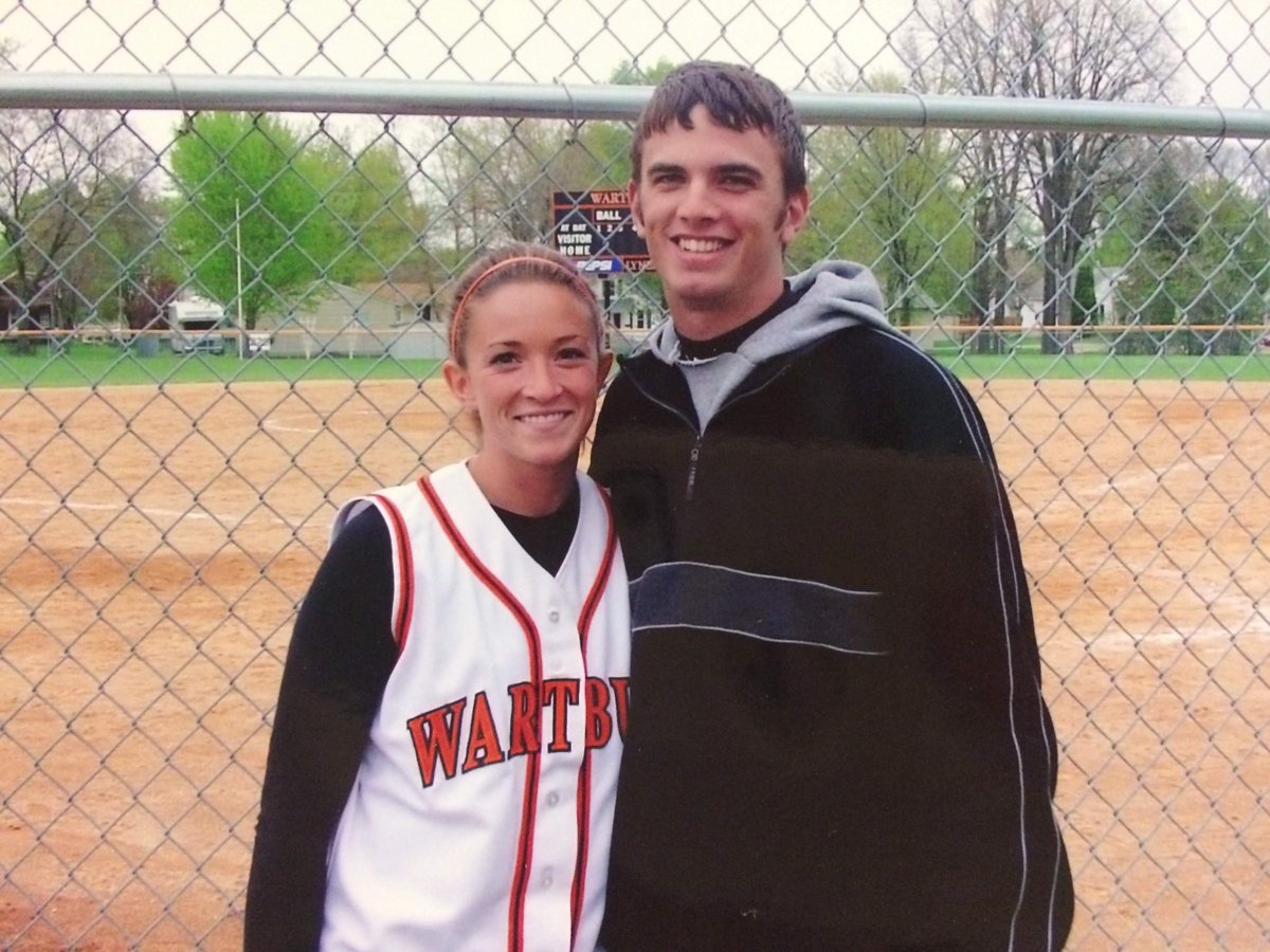 Kpirkl313's tweet photo. Better late than never! Of course we just had to celebrate UKnight Day! Wartburg holds such a special place in my heart for all the memories I have from my days there and the new memories my family continues to make there! Proud to be a Knight forever! #UKnightDay @jaredpirkl https://t.co/bnkP1NBaTQ
