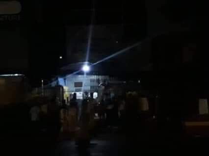 21Vixon's tweet photo. NLD(National League For Democracy)'s headquarter in Shwegontine was hit by an arson attack this morning
Residents in the neighborhood helped put out the fire &amp; no serious damage was reported 
#WhatsHappeningInMyanmar 
#Mar26Coup https://t.co/YXaIWdRxEo