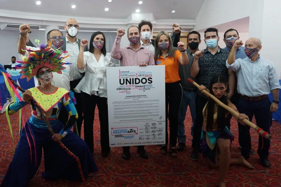 Alcaldiaibague's tweet photo. Firmamos el #CompromisoReactivArte 'Agenda Creativa Ibagué 2021-2023', con el @mincultura, que favorecerá a la región con 13 proyectos por $ 26.000 millones que impactarán la economía local a través del arte 🎭 https://t.co/bgx97DFEaG