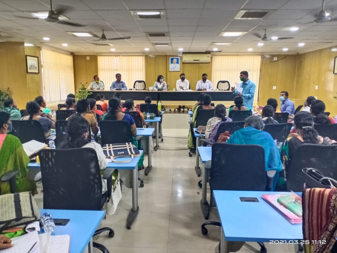 nayagarhbbbp's tweet photo. Collector&amp;District Magistrate organised a review meeting on Child Marriage with all Campos,CWC,DCPU&amp;CHILDLINE team https://t.co/JSKdmOd8NL