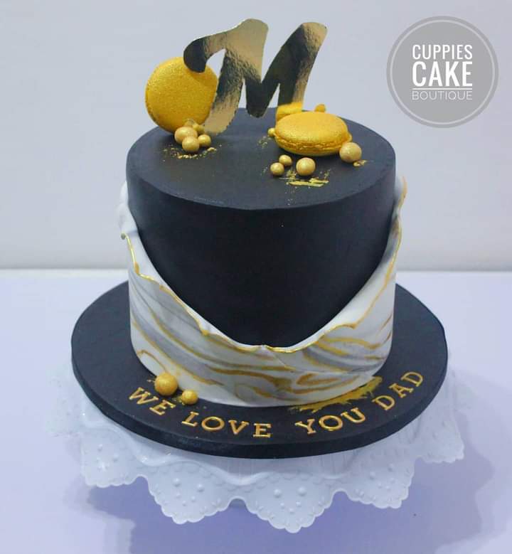 CuppiesCakesUg's tweet photo. There's more grace and boldness in a black and gold cake here at cuppies cake boutique. WhatsApp on 0786978063
#tuesdaymorning #fridayvibes #trending #thursdaythought #foodie #foodies #food #entreprenuer #saturdayday #chocolatecake #gold #black #chocolate #yestothecake https://t.co/UxgjJfZik2