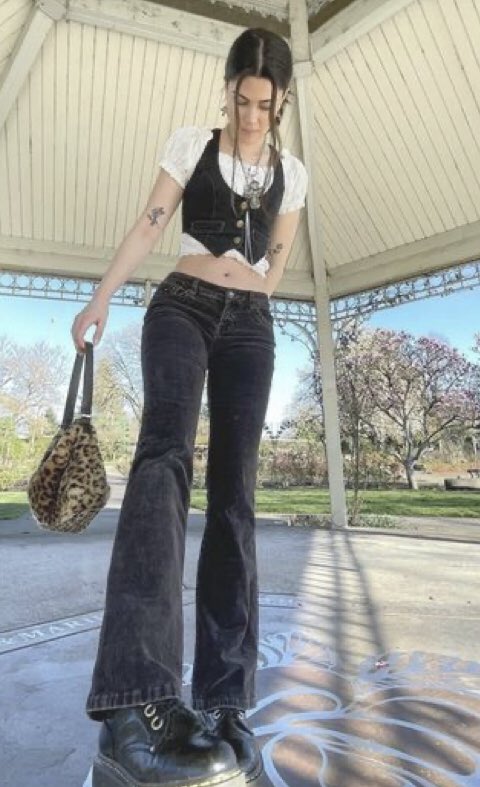 G1rl3mo's tweet photo. Only skinny people can wear stuff like this so.. take that how u want   💕😉 #pr0ana #meansp0 #EDtwt #edtwt #eatingdisordertwt https://t.co/yRg4BpjY9b