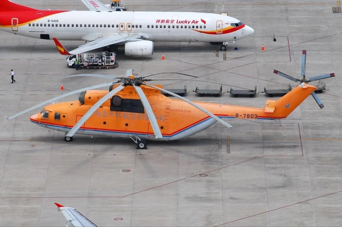 pareekhjain's tweet photo. One of the biggest helicopters in the world, Mi 26, next to Boeing 737.
#EIIRInteresting #engineeting #helicopters
Credit: Unknown, ViaWeb https://t.co/9T3OIPtOvN