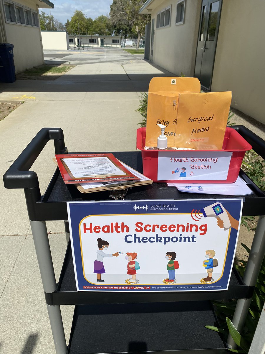 ASRayburn's tweet photo. 1st grade welcome tour! We practiced health screening, welcomed them into their classroom, talked about procedures, answered questions, and practiced dismissal. It was nice to see our families! #RileyRoadrunners #proudtobeLBUSD https://t.co/xKoRKvllnE