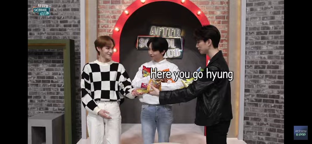 ttanghak's tweet photo. @arirang_ASC @BDC_BNM This was so cute to watch, I was laughing almost the whole time. Junghwan was so sweet to give some snacks to Seongjun when he didn't have any, I'm glad seeing them have some fun :)
#BehindASC #BDC_ASC #BDC https://t.co/SXs43D6xdE