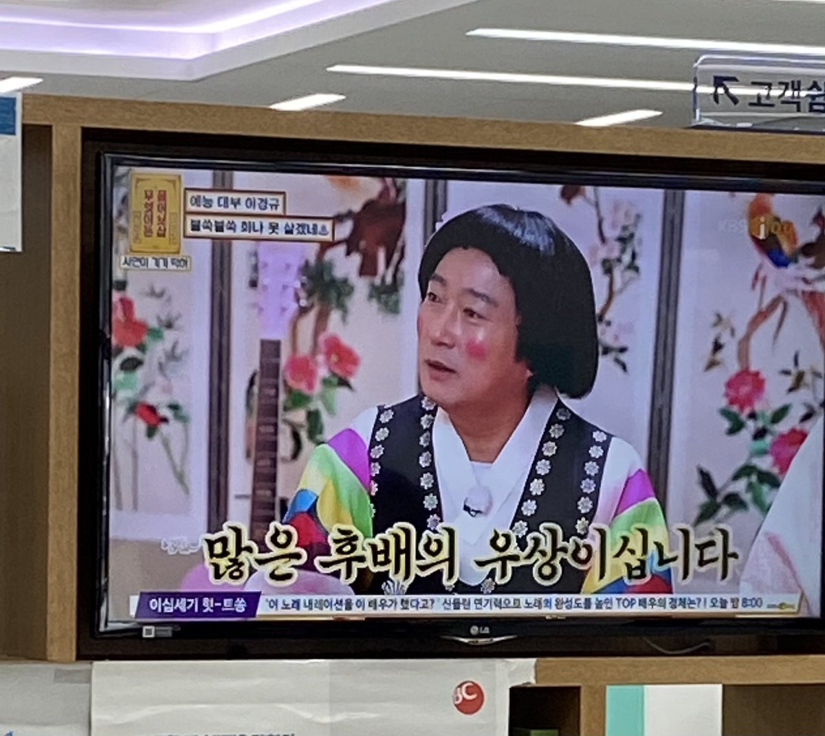 kraya004's tweet photo. 성범죄자가 내 눈앞에 떡하니 보이는데
여자는 인형 좀 만졌다고 프로그램에서
짤리네. 남성은 얼마나 쉽게 용서받는가 https://t.co/KEw7hPx5MJ