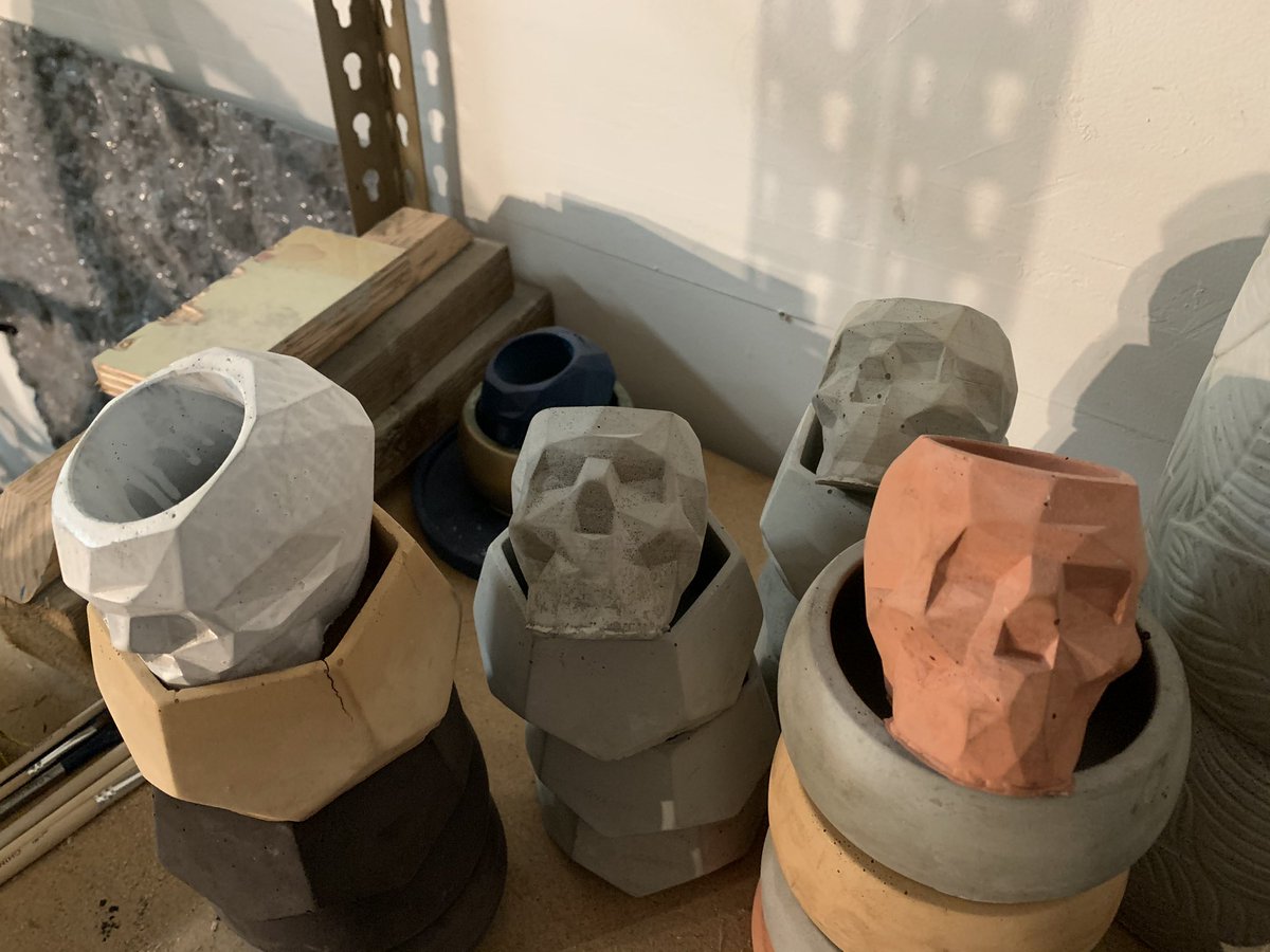 loafmeat_'s tweet photo. selling some of the planters/coasters we’ve been making this winter, all the planters have drainage holes. DM me if ya want some! 👹 https://t.co/IQNuKKLwgs