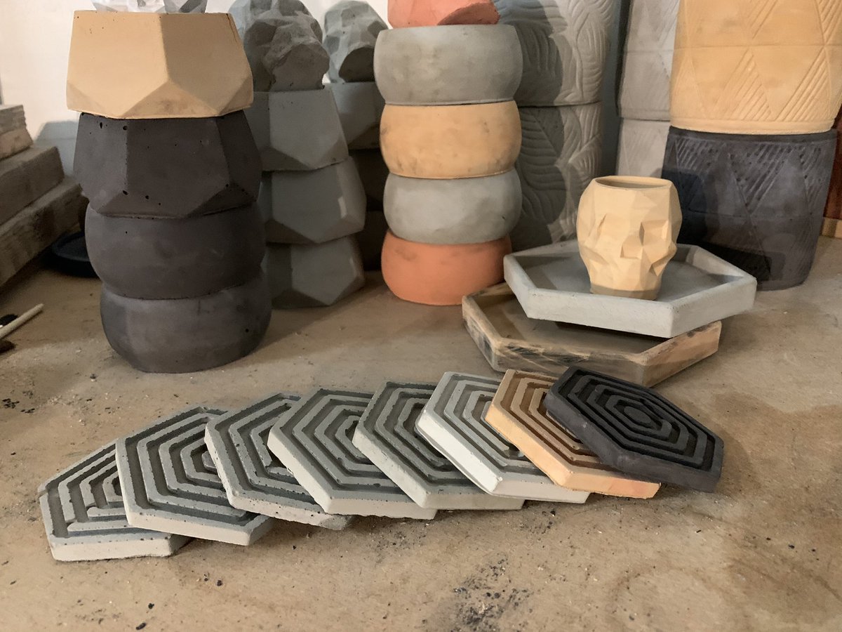 loafmeat_'s tweet photo. selling some of the planters/coasters we’ve been making this winter, all the planters have drainage holes. DM me if ya want some! 👹 https://t.co/IQNuKKLwgs