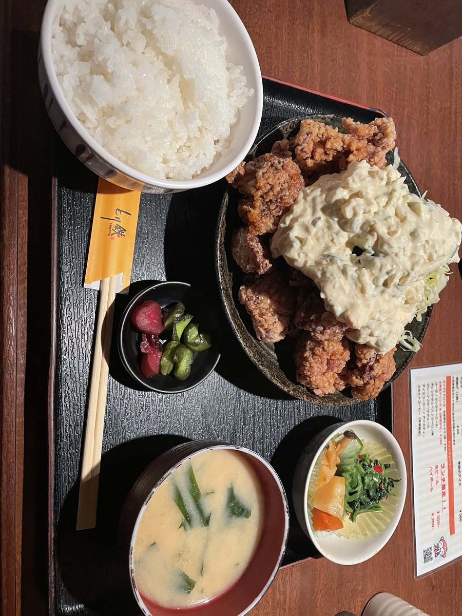 花梨 とり鉄 立川店 今日は日替わり定食が完売との事で チキン南蛮定食のメガ盛りを 大食いデブには大喜びの定食 美味しいし 店員さんも優しい雰囲気で 居心地いいのでお気に入りですです これで1030円なんだから驚きよw 花梨 とり鉄 立川店 今日は日替わり定食が完売との事で チキン南蛮定食のメガ盛りを 大食いデブには大喜びの定食 美味しいし 店員さんも優しい雰囲気で 居心地いいのでお気に入りですです これで1030円なんだから驚きよw