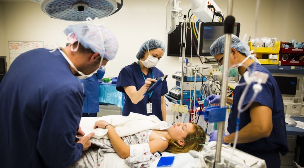chocchildrens's tweet photo. Child life specialists from CHOC work across many areas of CHOC, striving to normalize the hospitalize environment for patients and families. In honor of #ChildLifeWeek, here are 11 things you may not know about child life specialists. https://t.co/i0Zboj7kVI https://t.co/U4zaMNrXqx