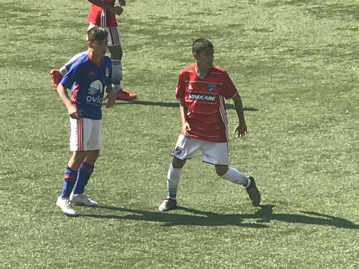 TapaNava's tweet photo. Un #TBT a @dallascup hace tres años en semifinales el #FCDallas con mi hijo vs el @RealOviedo español ... #Soccer #Futbol #FuerzasBasicas #USDevelopmentAcademy https://t.co/ga5x3OFuQz
