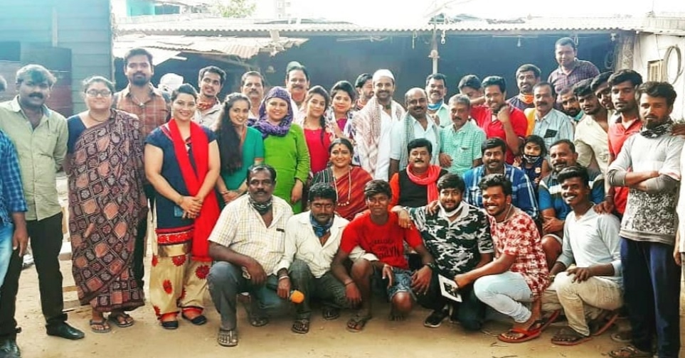 mymoviebazaar's tweet photo. ನೀರ್ ದೋಸೆ ಚಿತ್ರದ ನಂತರ ಜಗ್ಗೇಶ್ ಮತ್ತು ವಿಜಯ್ ಪ್ರಸಾದ್ ಮತ್ತೆ ಒಟ್ಟಾಗಿ ಮಾಡುತ್ತಿರುವ #ತೋತಾಪುರಿ ಚಿತ್ರದ ಚಿತ್ರೀಕರಣ ಇನ್ನೇನು ಮುಕ್ತಾಯ ಹಂತ ತಲುಪಿದ್ದು ಒಂದು ಹಾಡಿನ ಚಿತ್ರೀಕರಣ ಮಾತ್ರ ಬಾಕಿ ಇದೇ @Jaggesh2

#mymoviebazaar #jaggesh #jaggeshfans  #thothapuri #shreyasmedia #hero #heroin #film #kannada #movies https://t.co/wQuewQRg2m