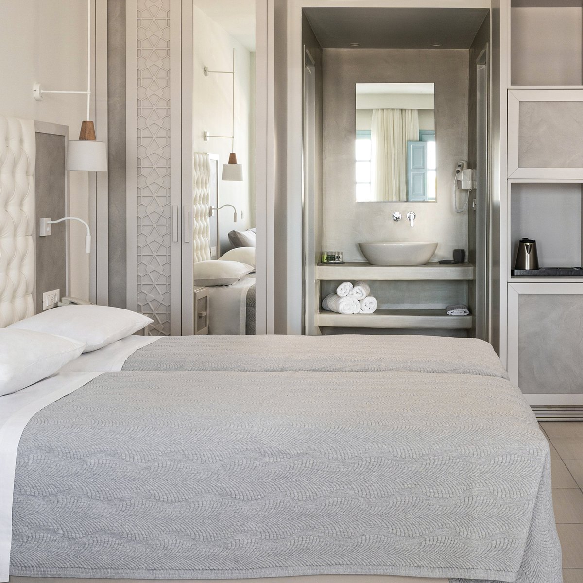 ElGreco_Resort's tweet photo. While we are getting ready to welcome you for this summer, get a taste of our brand new Deluxe rooms!
@KD_Hotels #santorini #resort #hotel #greece #HoneyMoon #interior #interiordesign #hospitality #passionpassport https://t.co/AYrUrky6Bq