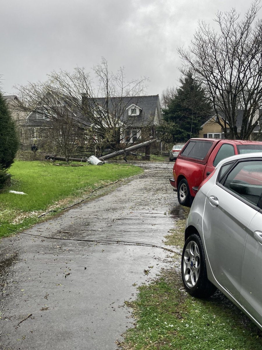 SissyDinkle's tweet photo. @NashSevereWx https://t.co/hbsjYNPw5I