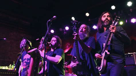 cernejpudinkcz's tweet image. Hosanna, #Páťulín je tady. Oktet @BudosBand hraje originální hudbu. S oblibou se o nich píše, že zní jako Black Sabbath z Addis Abeby. Já je připodobňuji starozákonným troubám z Jericha.
#DoporučenoPanemPudinkem
open.spotify.com/track/7jxyJKUk…