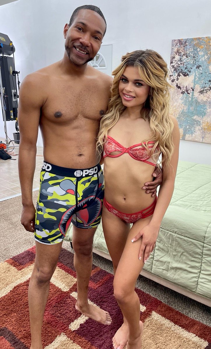 DestinyCruzxxxx's tweet photo. What an amazing live show I did tonight with @MrScottyP_ for @cherrypimps🥰😘♥️💯 https://t.co/s2wtJQOToS