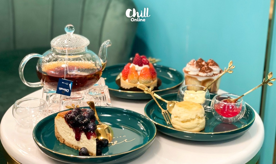 chillonofficial's tweet photo. Lilian London คาเฟ่สไตล์อังกฤษเปิดใหม่ย่านอโศก
▪️จิบชาละมุนยามบ่าย แอร์เย็นสบาย เดินทางสะดวก
▪️เมนูแนะนำ “สตรอว์เบอร์รี่ทาร์ต” กับ “บานอฟฟี่”
📍ร้านLilian London สุขุมวิท 23 ซอยประสานมิตร
🔍อ่านต่อ : https://t.co/tNsG8Z4jEA
#LILIANLONDON
#ReviewChillStyle
#อร่อยบอกต่อ https://t.co/ZJtKaTrQ9j