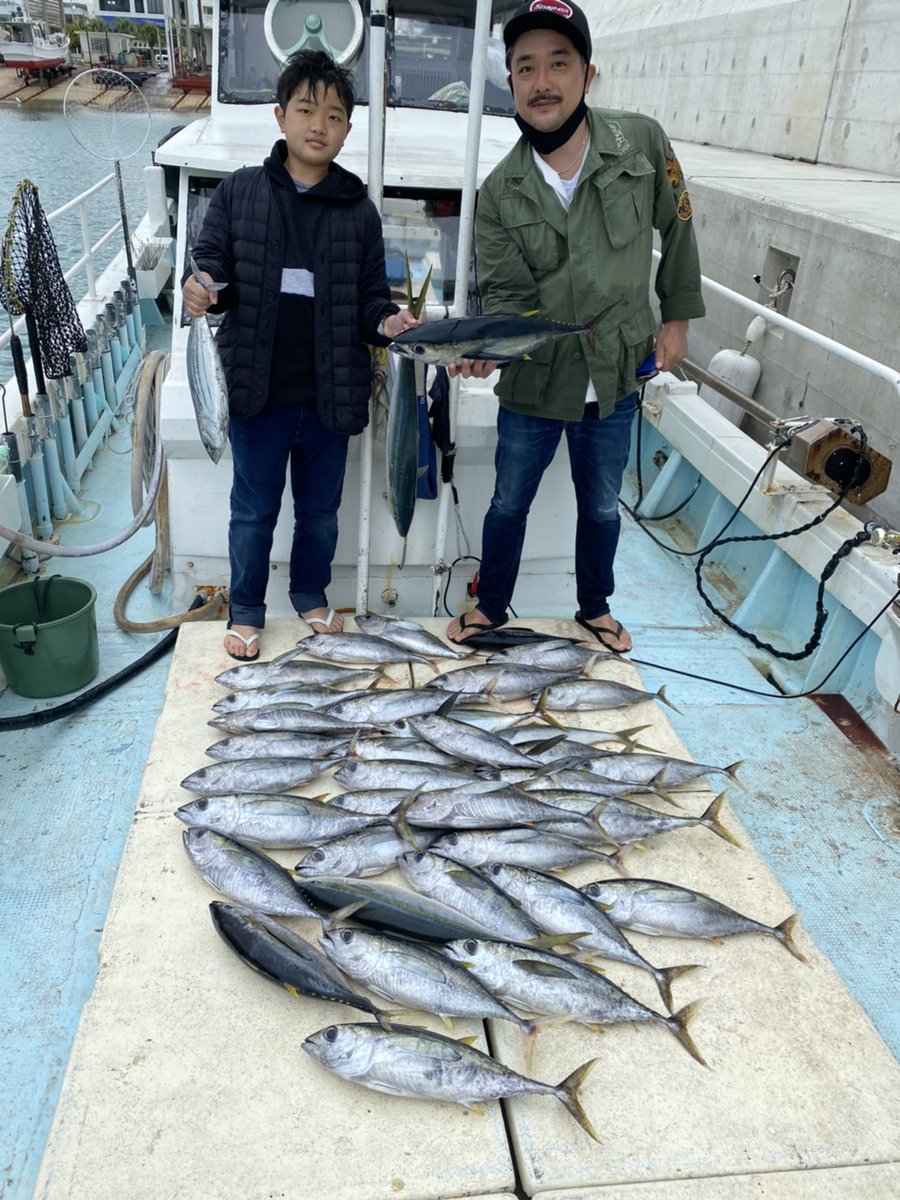 船釣り 海業観光 ニュース ホームページの体験の様子の写真更新 3月21日のお客様です これまたマグロが大漁です 石垣島 マグロ 船釣り 沖釣り 大漁