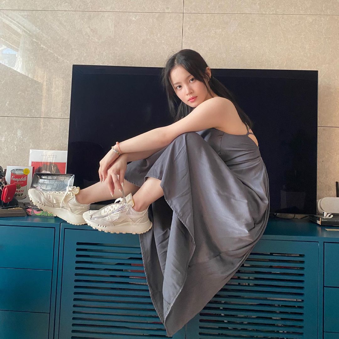 LEEHAYITURKEY's tweet photo. [210326] @leehi_hi Instagram güncellemesi:

"🏃🏻‍♀️#광고 #Reebok #CLASSICLEATHERLEGACY @.reebokkorea"

#LEEHI #이하이 https://t.co/Z4kilasPSa