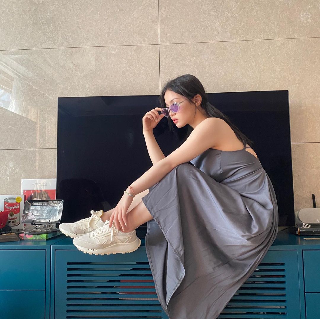 LEEHAYITURKEY's tweet photo. [210326] @leehi_hi Instagram güncellemesi:

"🏃🏻‍♀️#광고 #Reebok #CLASSICLEATHERLEGACY @.reebokkorea"

#LEEHI #이하이 https://t.co/Z4kilasPSa