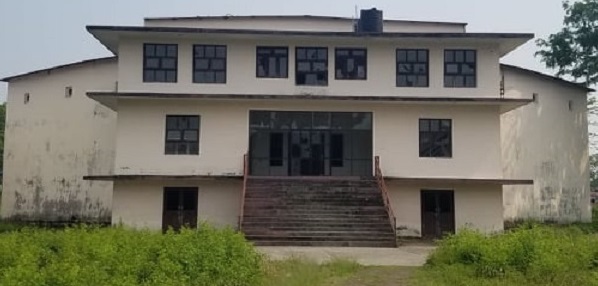 MahabirPun's tweet photo. अति साँगुरो सोचाइले ग्रसित हुनु भएका कर्मचारी र प्राज्ञिकहरु लाई मात्र मन अलि फराकिलो पार्न अनुरोध। ४ बर्ष अगाढी आविष्कार केन्द्रले त्रिबि RECAST को हाता भित्र सर्नु भन्दा अगाढी हामीले क्याम्पसहरुमा प्रयोगमा नआएका ठुला बिल्डिंगहरु माग्दा पनि दिईएन। तर अहिले सम्म पनि खाली नै रहेछन https://t.co/IGTQqq0dlY
