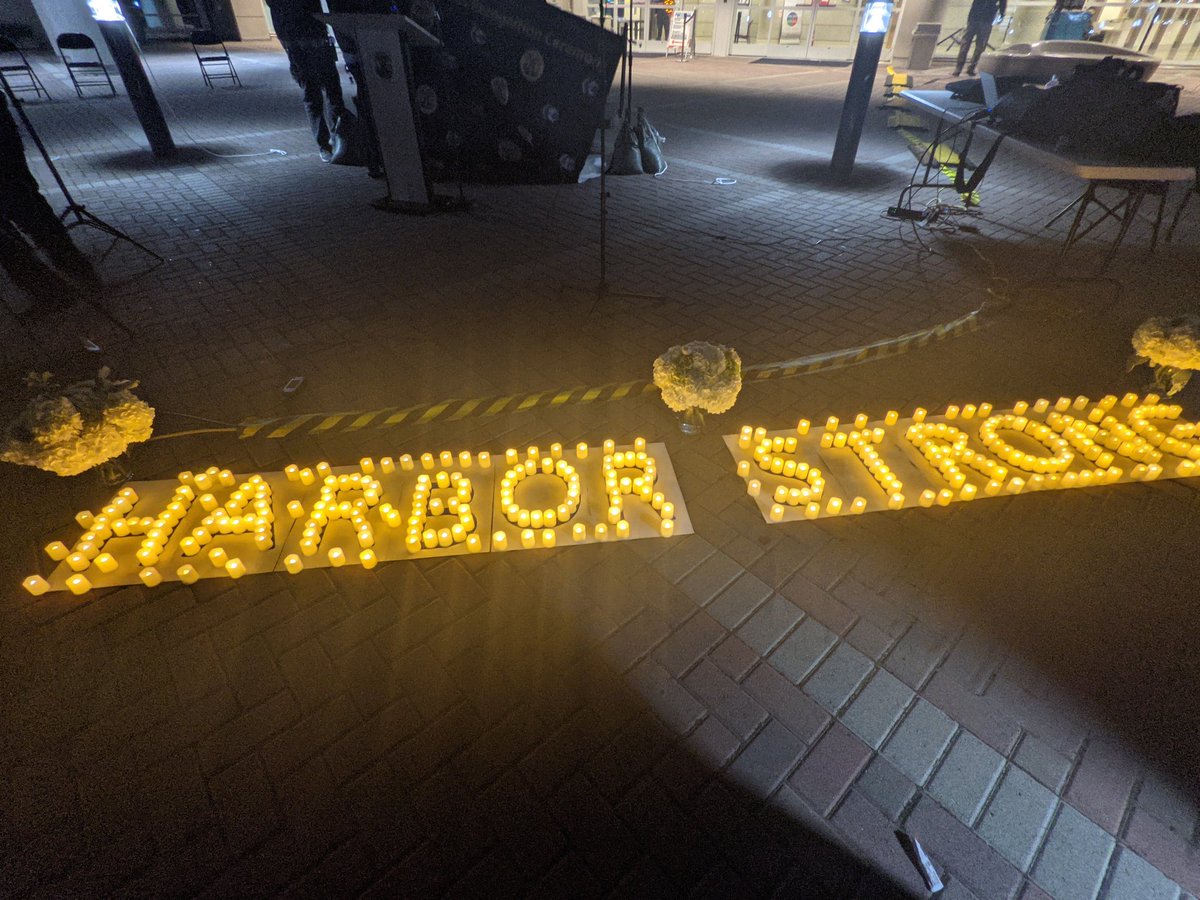 Thank you to all, like <a href="/dochari13/">DMH</a> and <a href="/AnishPMahajan/">Anish Mahajan M.D.</a> who reflected tonight during Doctors' Day <a href="/HarborUCLA/">Harbor-UCLA Medical Center</a> on doctoring during the pandemic. It was moving, powerful, and definitely showed we are #HarborStrong 💙