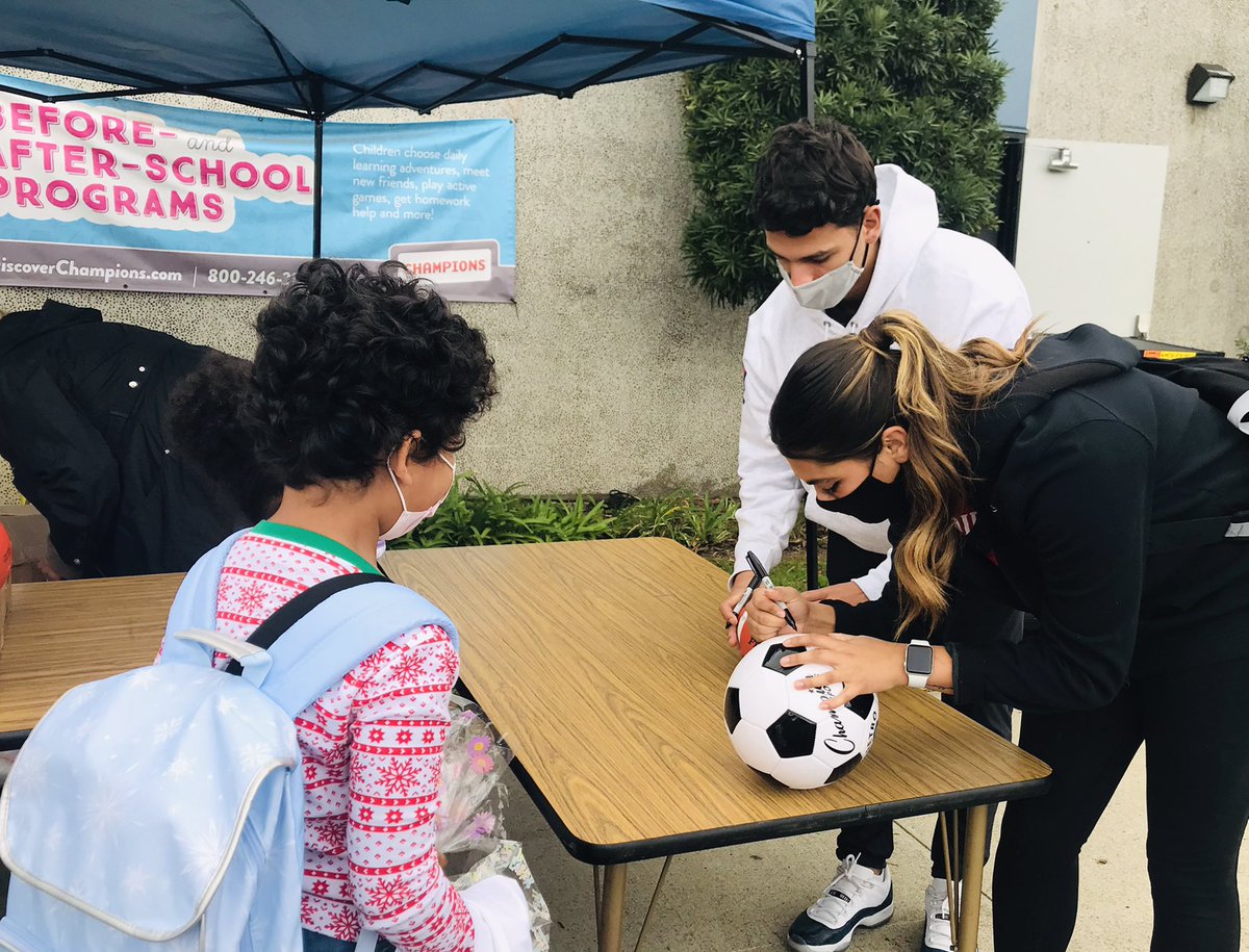 Our students got time and autographs from professional and collegiate athletes like <a href="/Julesheningburg/">Jules</a>  at the #BacktoSchool Drive hosted by <a href="/LaChica_Sports/">LaChica Sports</a>! What a thrill!