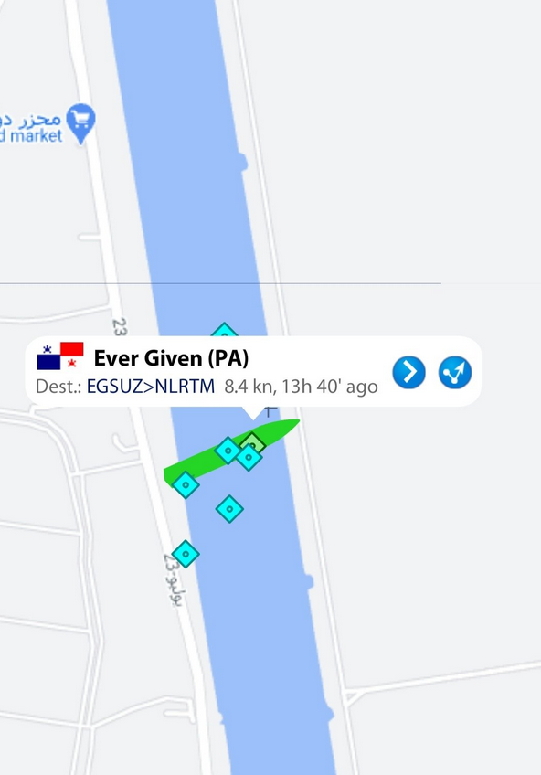 chandra_PLUTO's tweet photo. (2)
Posisi kapal ini MENYILANG alur pelayaran.

Dengan ukuran panjang kapal 400 m, sedangkan lebar kanal cuma 225 m, kebuntuan ini akan berdampak luas &amp; lama.

Terutama pada biaya BBM jika melalui Tanjung Harapan, Afsel.
#EVERGIVEN 

Picture source : @Vcernohorky @MarineTraffic https://t.co/eC6ENRo3O0