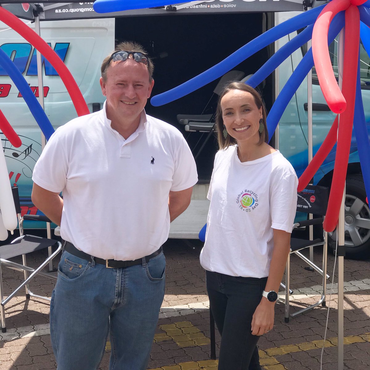 ilsebotha2018's tweet photo. 18 March, on @GlbRecyclingDay I had an interview with Mr Junior van Niekerk on Radio Kragbron in my program ”Ek en my omgewing” to discuss the Reverse Vending Machine (RVM) for recyclables that his late father, Mr Neels van Niekerk invented, patented in 180 countries.#illybs #GRD https://t.co/5P80TEk5QE