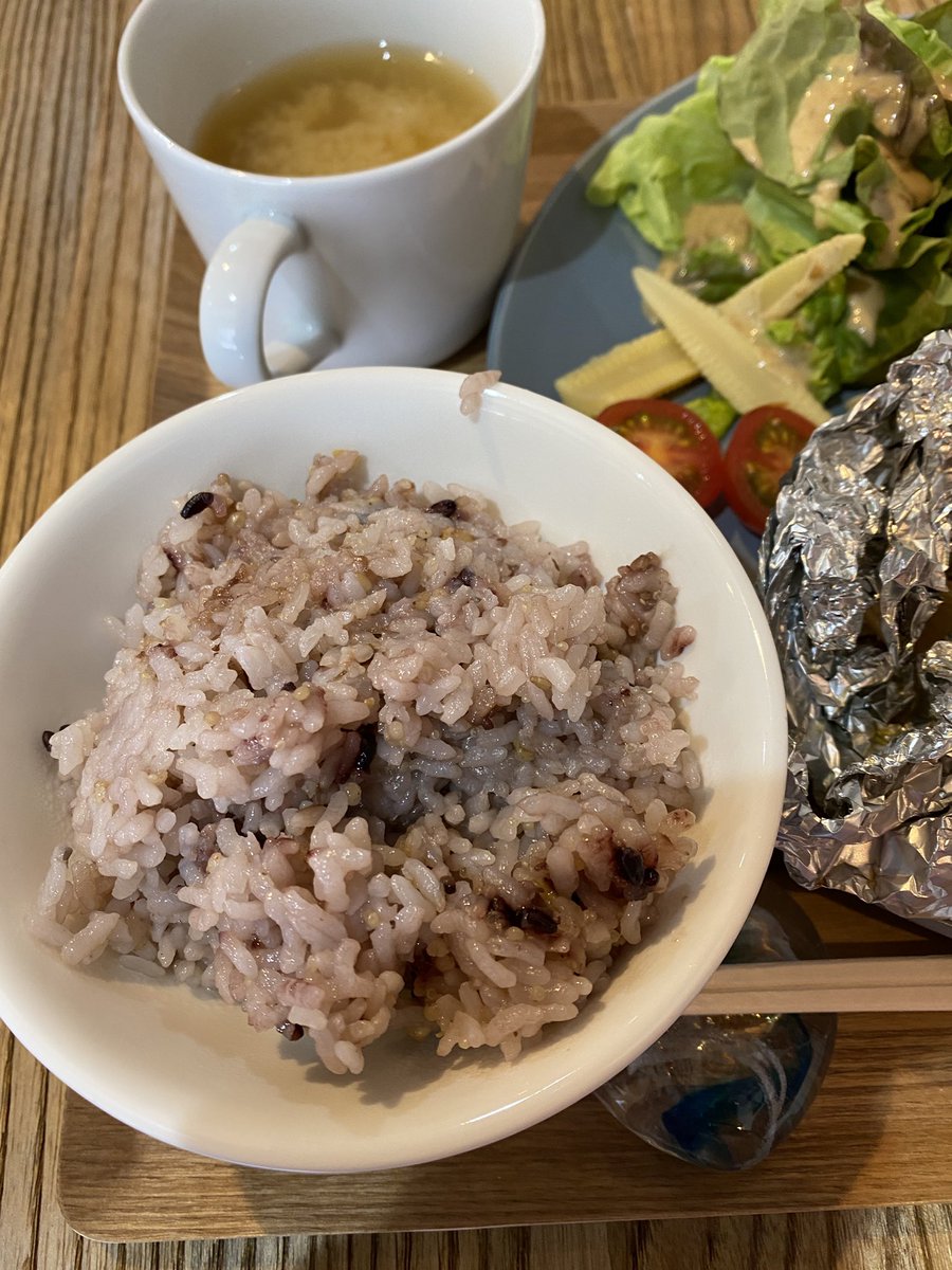 loveloveCR2U's tweet photo. 今週2回目の有給を頂きました😆
平日お休み暫くないので今日も思いっきり楽しむことにしました😊
近所のお洒落なお店でランチを食べました♡今日の日替わりプレートは鮭とキノコのホイル焼き🐟ご飯が十六穀米で美味しかった☺️ご近所なのでまた必ず行こう🥰そして歩いてあのお店に🐾
 #bambookitchen https://t.co/ZsvXn10wpx