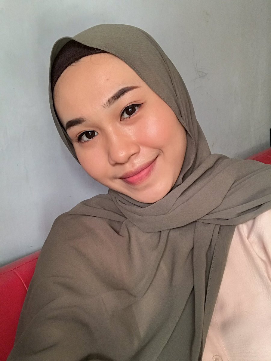 tifadika's tweet photo. Apalah aku yang dandan harus pake selotip kelopak mata biar mata jadi gede https://t.co/084FnPWLZj