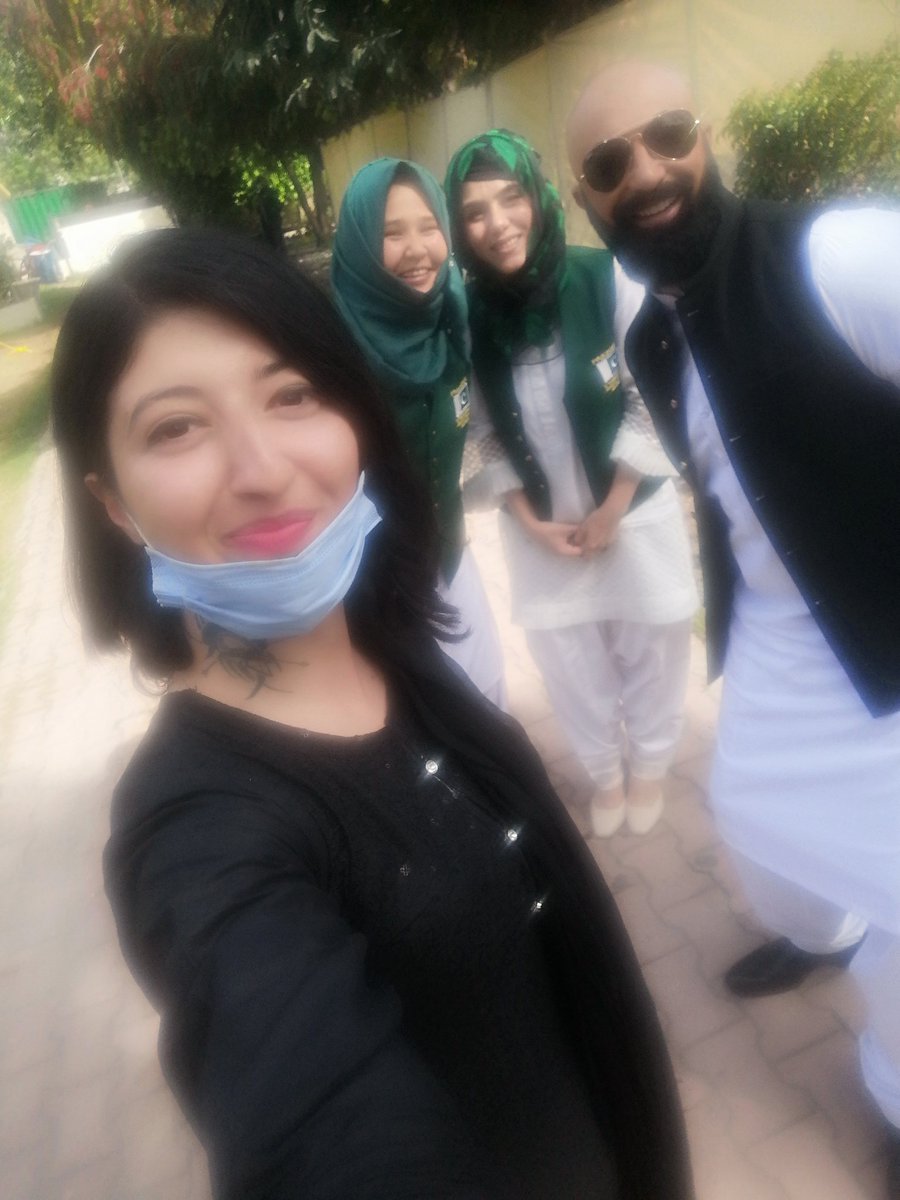 SKhanAthlete's tweet photo. Glimpse of the #PakistanDayParade  🇵🇰
Proudly shared the honour with talented individuals of #Pakistan who are breaking stereotypes in their respective fields, the real #heroes

@hashamulk
@kulsoomkarateka
@HSYCOUTUREKING
@Nargiskarateka
@OfficialDGISPR https://t.co/aD6xH2VOyS