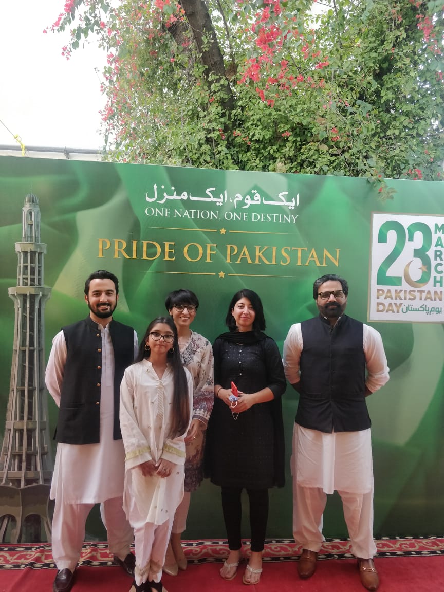 SKhanAthlete's tweet photo. Glimpse of the #PakistanDayParade  🇵🇰
Proudly shared the honour with talented individuals of #Pakistan who are breaking stereotypes in their respective fields, the real #heroes

@hashamulk
@kulsoomkarateka
@HSYCOUTUREKING
@Nargiskarateka
@OfficialDGISPR https://t.co/aD6xH2VOyS