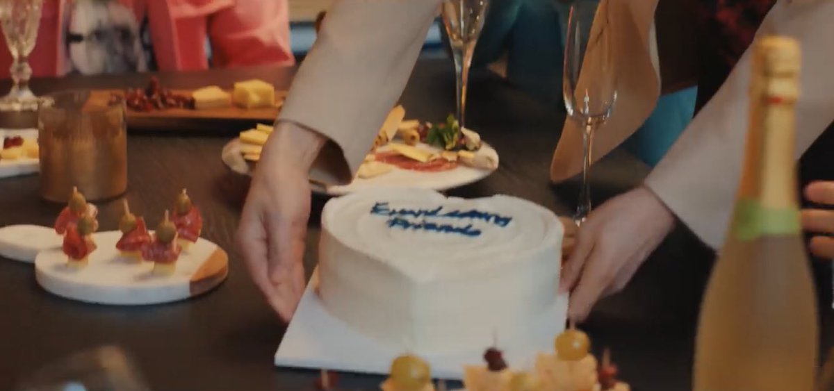 everythingpinss's tweet photo. [ ✨retweets, likes and comments are very much appreciated ✨] 
—
Here is a little design i did for ELFs!! This design was inspired by the cake that appeared in the music video and i thought that would be cute to make it into a design! 
—
Tags: #superjunior #SJ #ELF #HouseParty https://t.co/Iq9THuscnY
