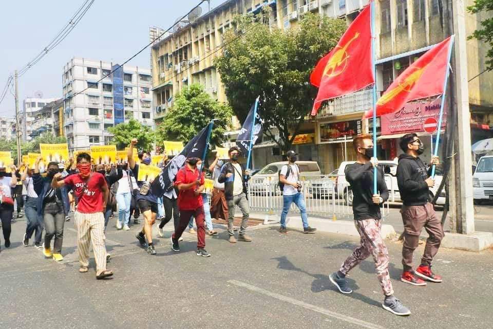 Byun_Sori6104's tweet photo. Come Back again on the streets of Yangon central downtown with our citizens!!!

#WhatsHappeningInMyanmar
#Mar26Coup https://t.co/CYBUE8a6ZD