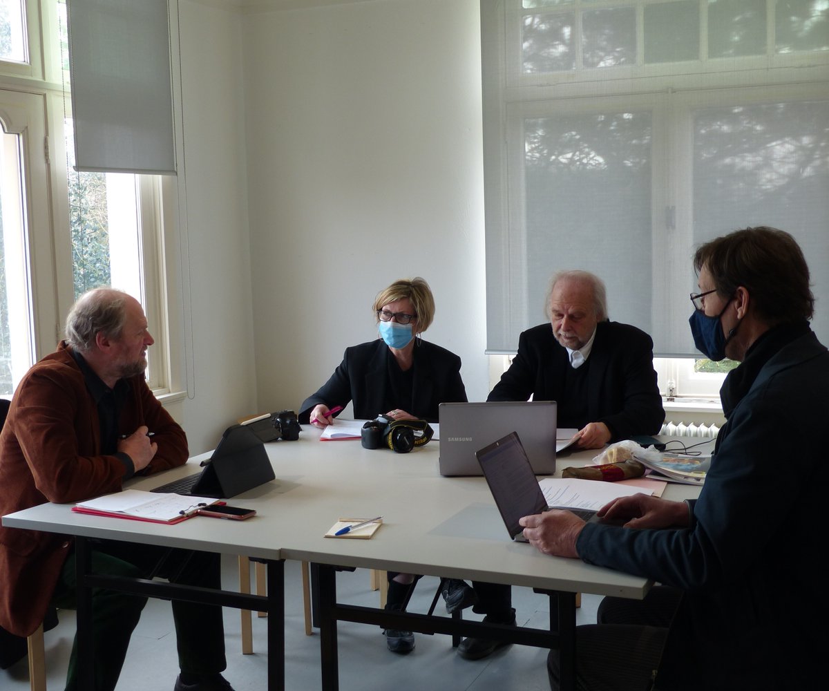 modernglas's tweet photo. De jury voor de Bernardine de Neeve-prijs 2021 heeft 
Jenny Ritzenhoff, Judith Roux en Nataliya Vladychko genomineerd. 

De tentoonstelling van de genomineerden is in Museum JAN in Amstelveen van 2-09 t/m 10-10 2021. 
Daar wordt de winnaar van de BdeN-prijs 2021 gekozen. https://t.co/SQ1KkllDio