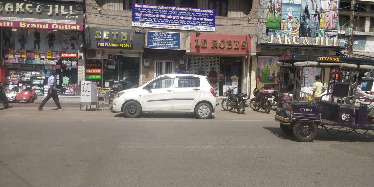 raakhijagga's tweet photo. #BharatBandh : Not all shops are closed in #GhumarMandi , district #Ludhiana @IndianExpress @iepunjab https://t.co/YDLgGx9Guq