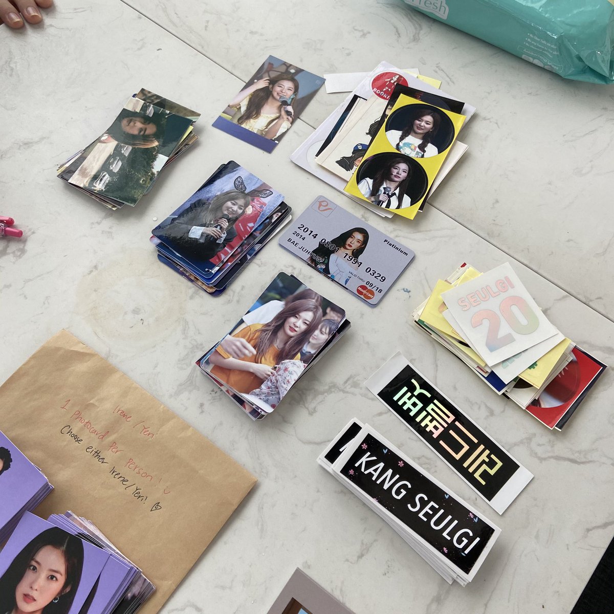 wonchaery's tweet photo. I've placed some fansupport to take at the admin table! Do take if you want some! #SpringWithYerene @YereneCafe https://t.co/QTM3lAmUJE