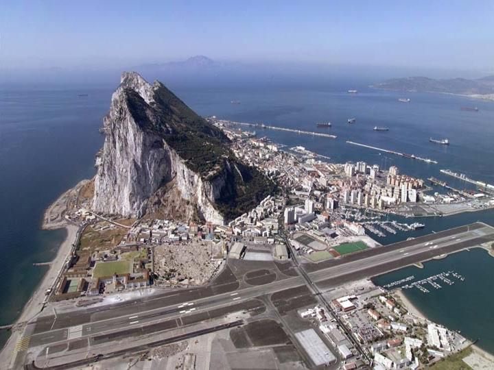gary_robertson's tweet photo. Welldone Gibraltar, everybody vaccinated, NO new cases for two days, masks to go next week, bars open until 2am. Something’s working ! https://t.co/jlYJkMCXOA