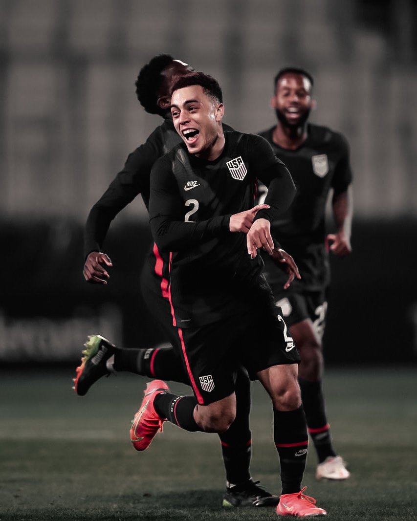 _FootballHQ_'s tweet photo. Dest got no time to waste 😃
#Dest #USMNT https://t.co/AjVLFT5KNJ