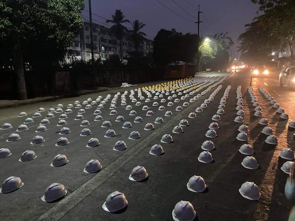 Unmanned strike by the engineers in #Yangon.
#WhatsHappeningInMyanmar
#Mar26Coup