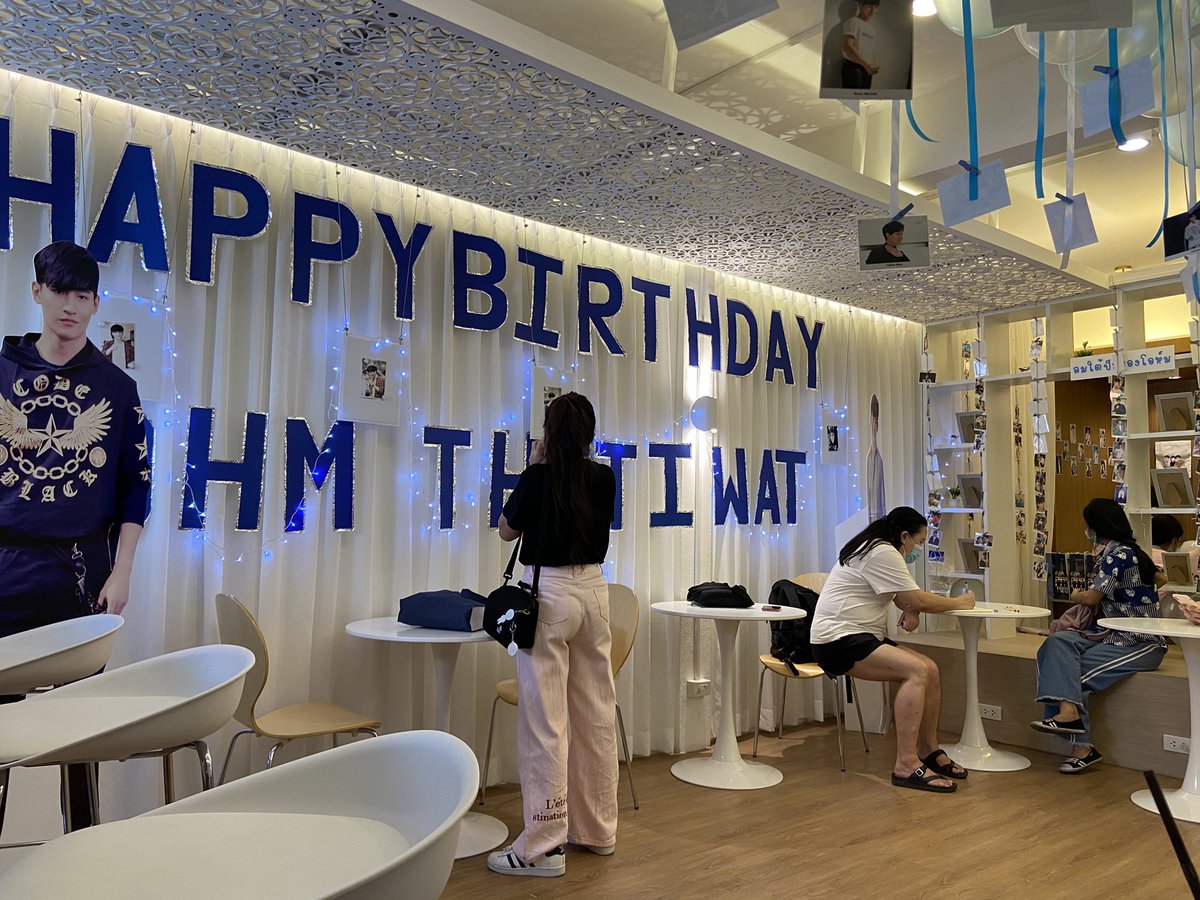 Fayzth's tweet photo. Secretly hiding in the corner 😌💙

And luckily met Mommy Nok 🤣 @.NokK_KL 

 #OhmMemoriesGallery https://t.co/LPhWRVSA4O