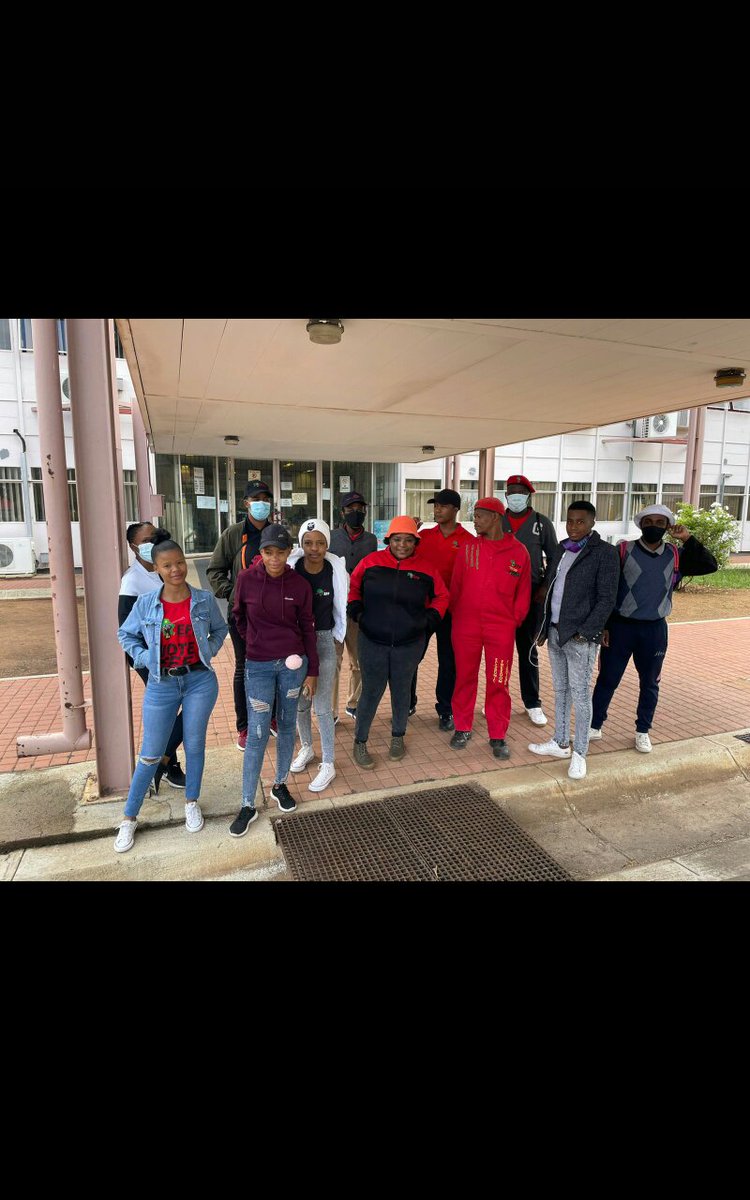 ZenzoHlazo's tweet photo. Some fool who could not take the break up, raped and hanged a member of the EFF😭 luckily that rope was not stable she is alive. we at Mmabatho regional court to make sure he rots in jail . EFF NW GBV Desk✊✊ https://t.co/jjQby05feI