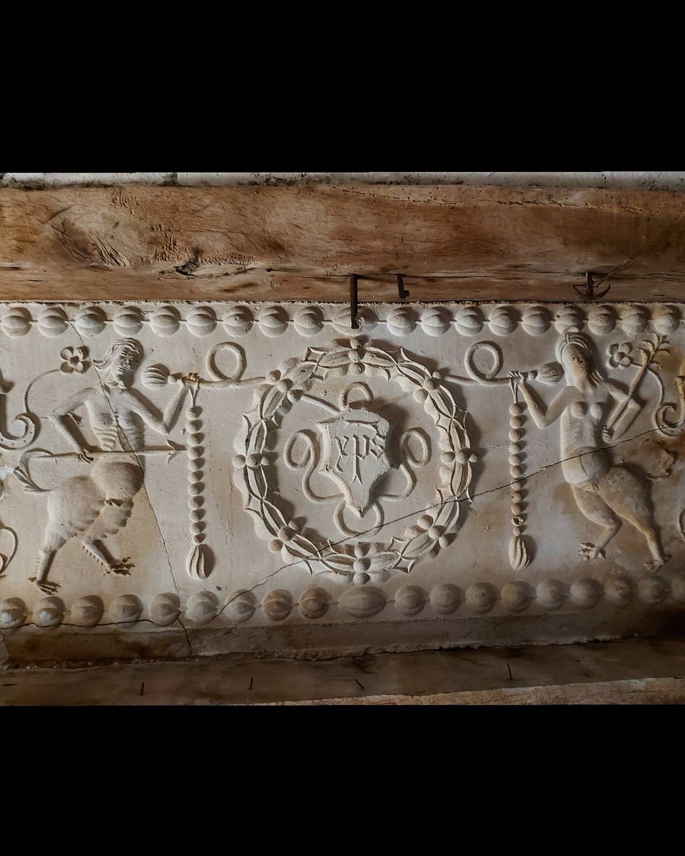 martamasies's tweet photo. Enteixinat de guix del segle XVI present als tres forjats d'una masia. Tresors amagats que formen part del patrimoni rural del nostre país. Sense dubte el més extens i ric i alhora el més desconegut i menyspreat. https://t.co/tFBATda8dq